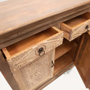Sideboard aus geschnitztem Akazienholz