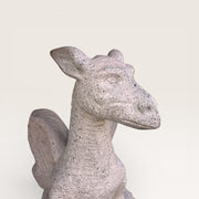 Drache aus weißem Stein - gegossen