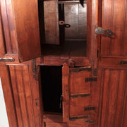 Antiker Schrank „Kolkata“ – Einzelstück