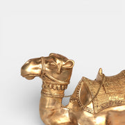Bronzestatuette eines liegenden Kamels