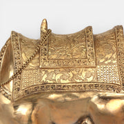 Bronzestatuette eines liegenden Kamels
