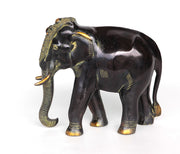 Bronzestatuette eines Elefanten mit gesenktem Rüssel, schwarz