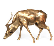 Hirschstatue aus Bronze kopfüber