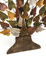 Metal tree decor