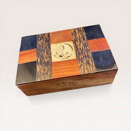 Holzkassette mit Intarsien Yin Yang