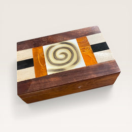 Holzschachtel mit Intarsien Spirale