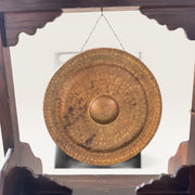 Alter Gong auf Drachen-Skulptur-Tempel