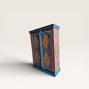 Kleiner bemalter Holzschrank — Blumendekor
