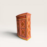 Tibetischer Schrank, bemaltes Holz – Rauten & Gittermuster orange & rosa