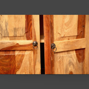 Schrank aus massivem Palisanderholz