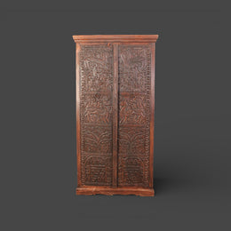 Armoire ancienne sculpté  en bois massif