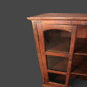 Antiker Vitrinenschrank aus Teakholz