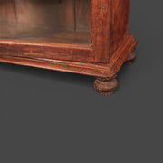 Antikes Sideboard aus Teakholz – Glastüren und gedrechselte Füße