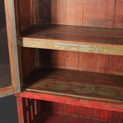 Antike Vitrine aus rotem Holz