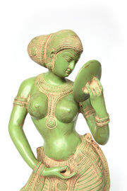 Bronzestatue „Frau mit Spiegel“