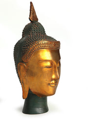Bronze statue 