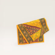 Bestickter Patchwork-Tischläufer – Gelb
