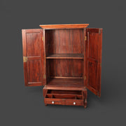 Origineller Schrank aus 100 % recyceltem Material