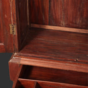 Origineller Schrank aus 100 % recyceltem Material