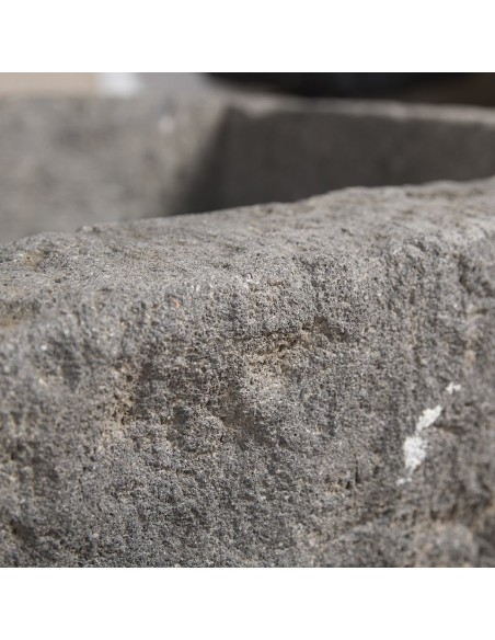 Bassin ancien en pierre