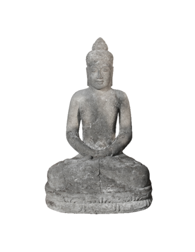 Buddha en méditation ancien en pierre volcanique