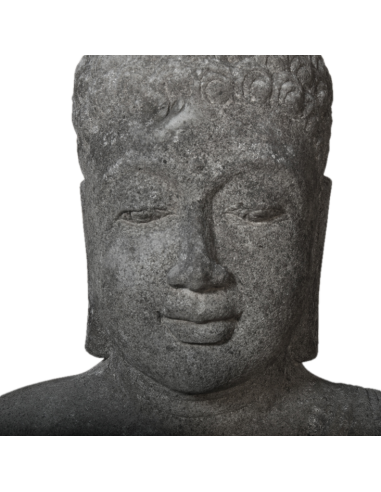 Buddha en méditation ancien en pierre volcanique