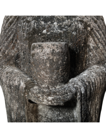 Tête de Buddha ancien en pierre volcanique