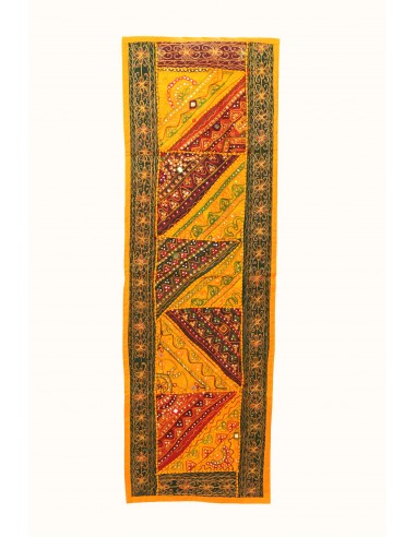 Chemin de table en patchwork brodé