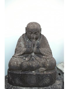 Statue de moine heureux...