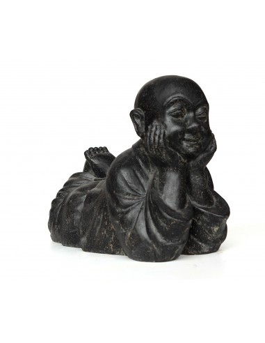 Statue d'un moine couché