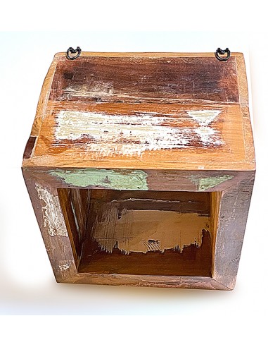 Kleiner Wandwürfel aus recyceltem Holz