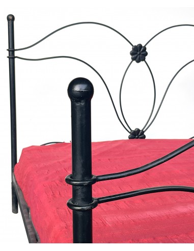 "Flower" wrought iron bed