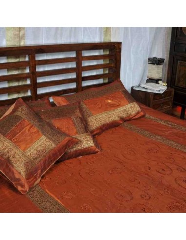 Double bedspread with four...